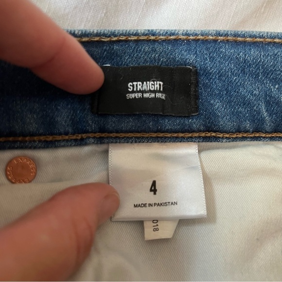 Express Straight Super High-Rise Jeans - Picture 6 of 6
